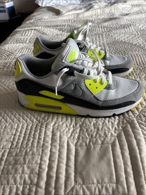 Nike Air Max 90 men’s running shoes in Grey and Volt Yellow- nice shape!
